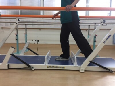 マルチパラレルバー段差越え歩行訓練 マルチパラレルバー段差越え歩行訓練